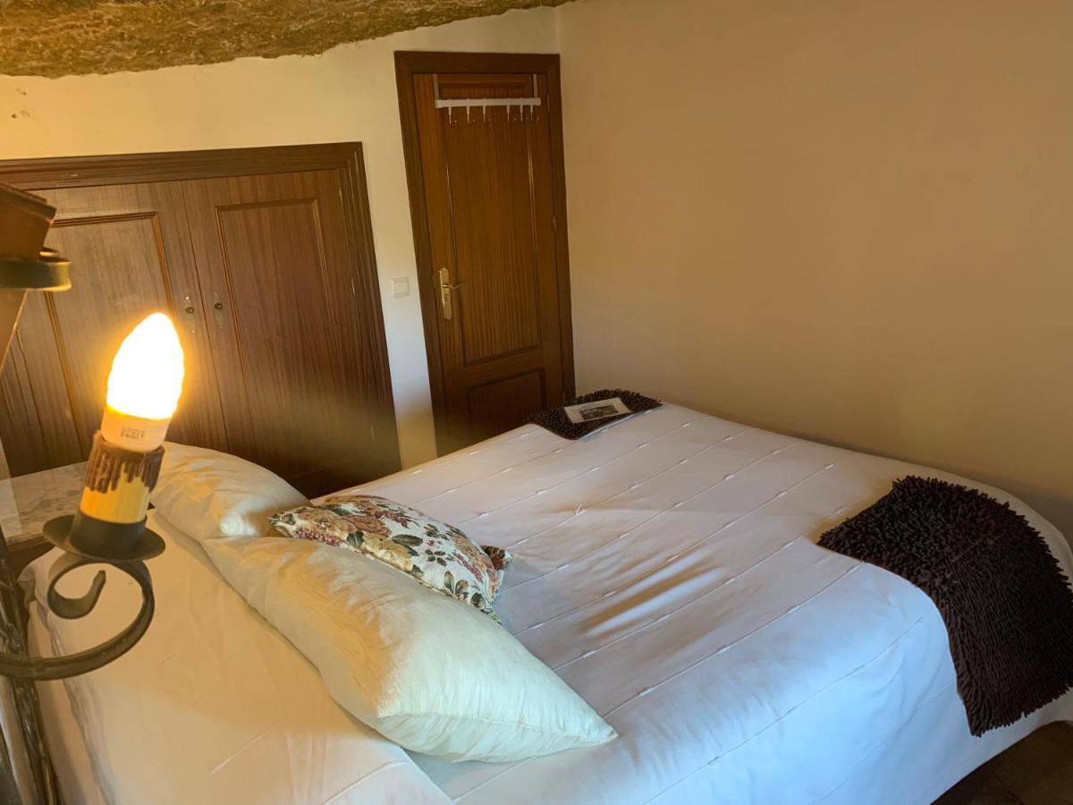 Casa Cueva "Las Calcetas" Guest House Setenil De Las Bodegas ภายนอก รูปภาพ